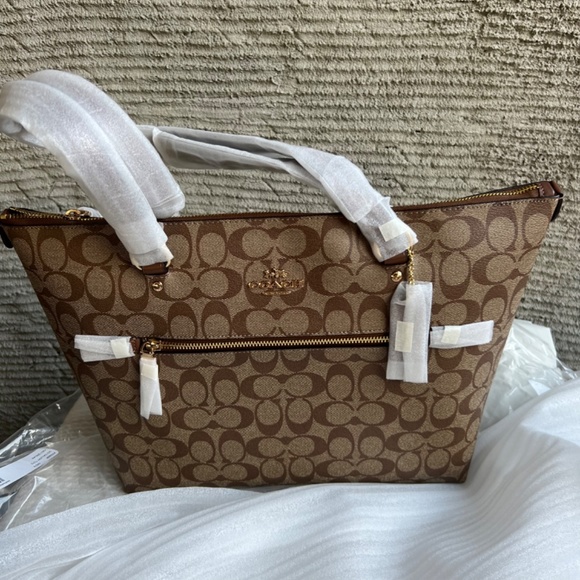 COACH LARGE Gallery Tote In Signature Canvas BRAND NEW WITH TAGS - Picture 5 of 11